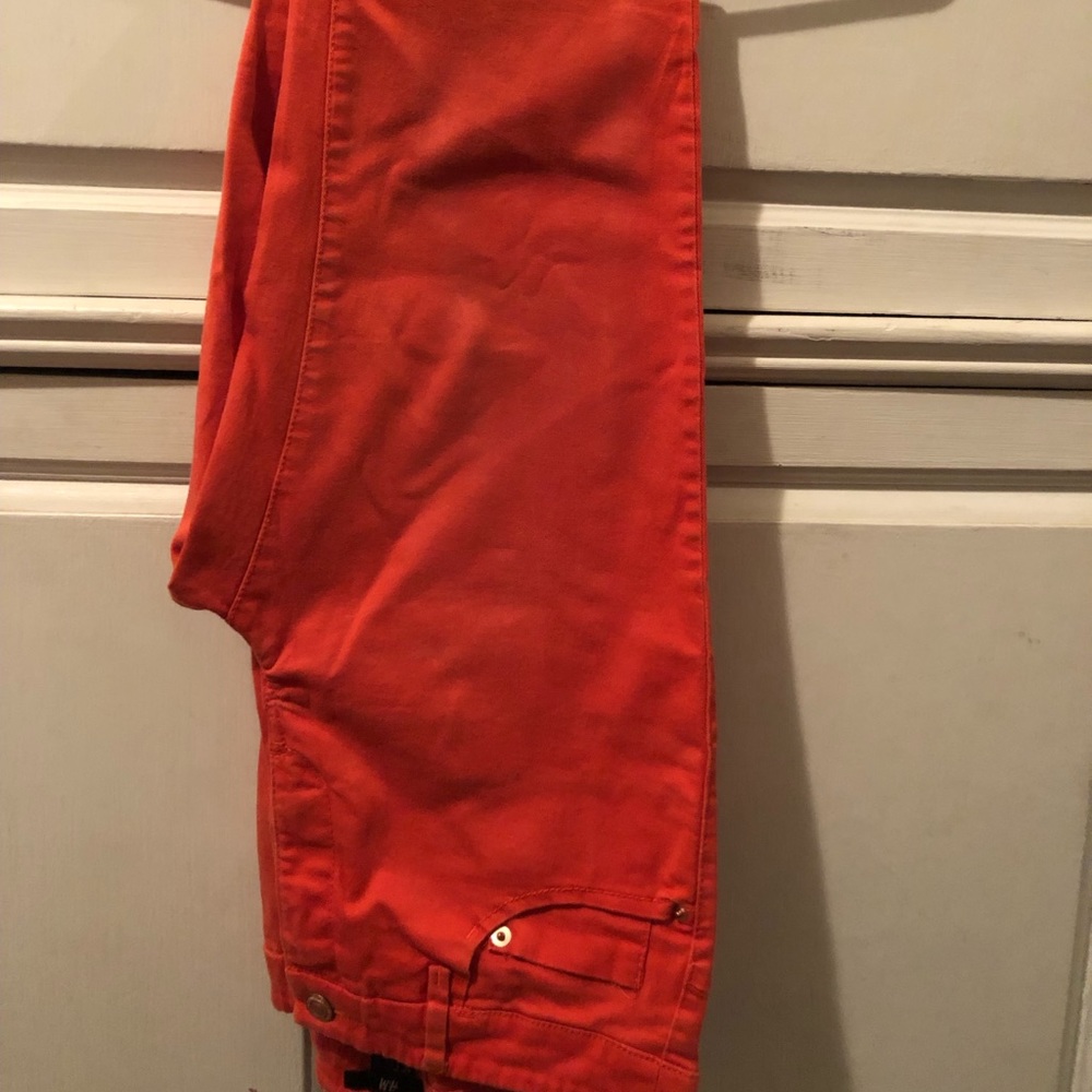 Women’s bundle/lot of jeans. Sizes are in pictures
